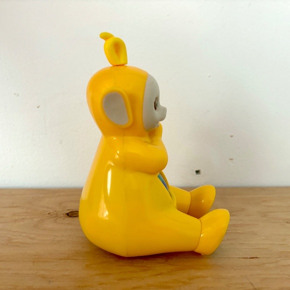 Vintage 90s Teletubbies Laa-Laa Toddlin Teletubby Rolling Baby Toy - Picture 2 of 7